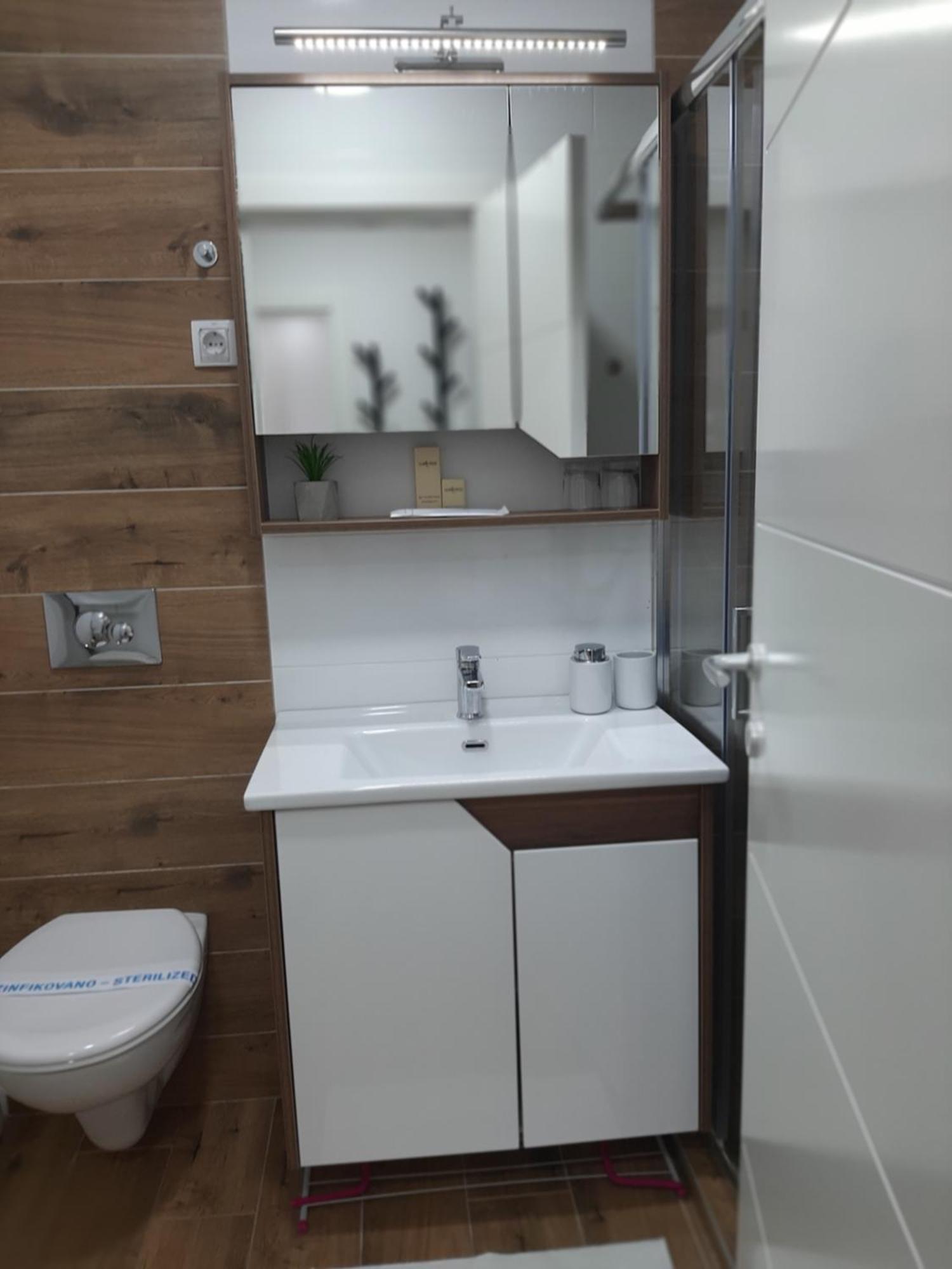 Apartman Kristal Sremska Mitrovica Eksteriør billede